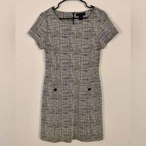Tahari black white grey abstract striped work shift dress size 4